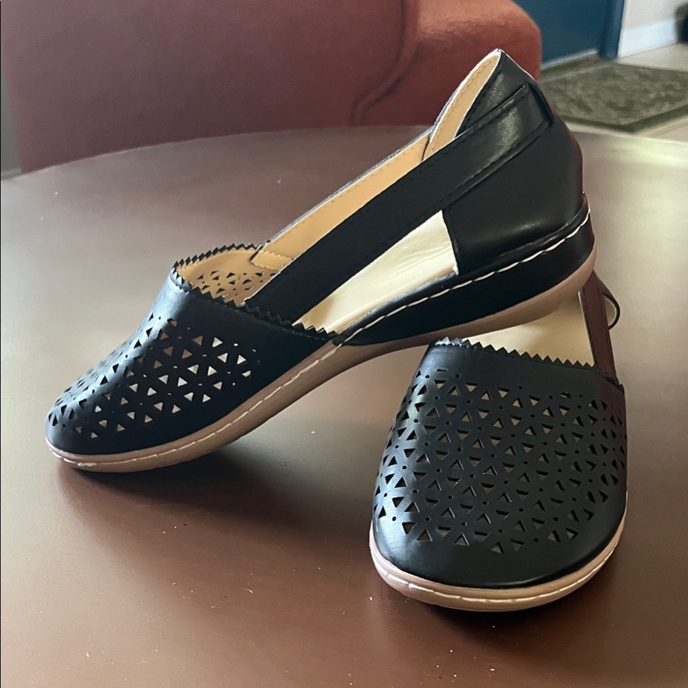 Elegant Black Cutout Women's Loafers